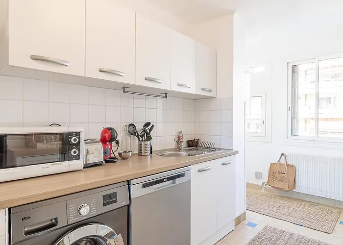 Spacious T3 Near The Beach And Station Roquebrune