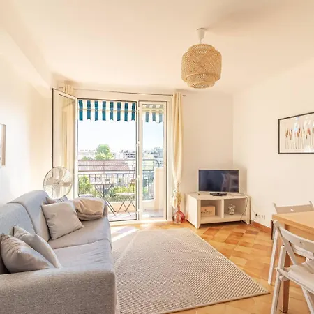 Spacious T3 Near The Beach And Station Roquebrune Exterior photo