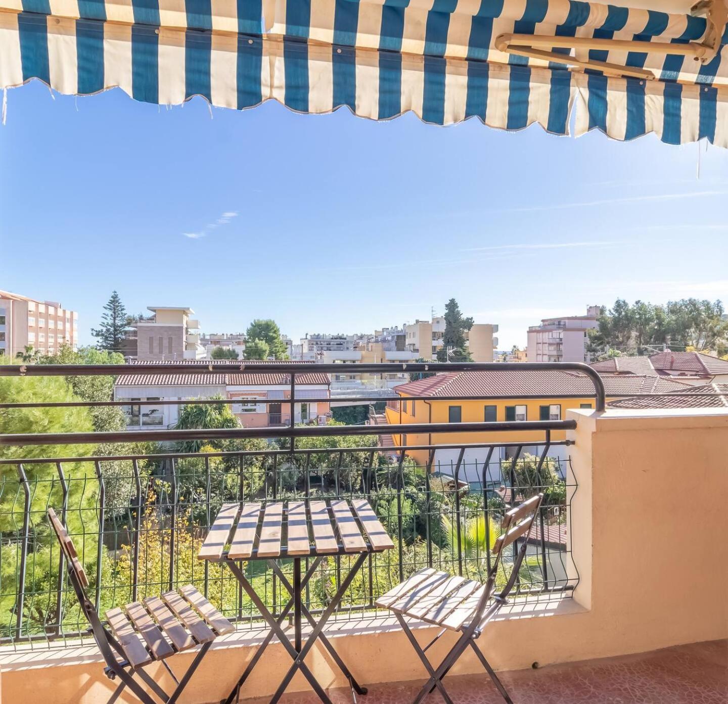 Spacious T3 Near The And Station Roccabruna